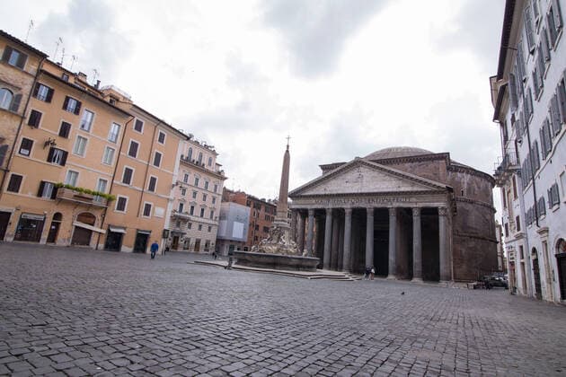 Rome: Pantheon during lockdown for Covid-19 The Pantheon and Piazza della Rotonda in Rome on Monday 30 March 2020, without tourists and with few people during the quarantine and the lockdown decided by the Italian government during the Covid-19 pandemic Roma RM Italy Piazza della Rotonda Copyright: MatteoxNardone