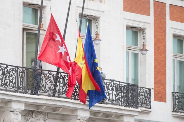 March 30, 2020, Madrid, MADRID, SPAIN: Minute of silence at Madrid for the victims of the Covid-19 during thetennth day after the Government declared the state of alarm in Spain and recommended people to stay at home to fight coronavirus COVID-19 on March 30, 2020 in Madrid, Spain Madrid SPAIN - ZUMAa181 47105861st Copyright: xJoaquinxCorcherox
