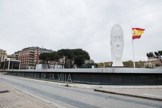 March 30, 2020, Madrid, MADRID, SPAIN: Minute of silence at Madrid for the victims of the Covid-19 during thetennth day after the Government declared the state of alarm in Spain and recommended people to stay at home to fight coronavirus COVID-19 on March 30, 2020 in Madrid, Spain Madrid SPAIN - ZUMAa181 47105918st Copyright: xJoaquinxCorcherox
