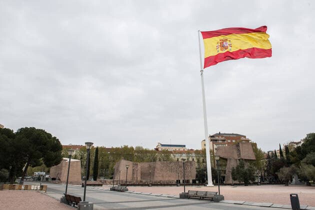 March 30, 2020, Madrid, MADRID, SPAIN: Minute of silence at Madrid for the victims of the Covid-19 during thetennth day after the Government declared the state of alarm in Spain and recommended people to stay at home to fight coronavirus COVID-19 on March 30, 2020 in Madrid, Spain Madrid SPAIN - ZUMAa181 47105923st Copyright: xJoaquinxCorcherox