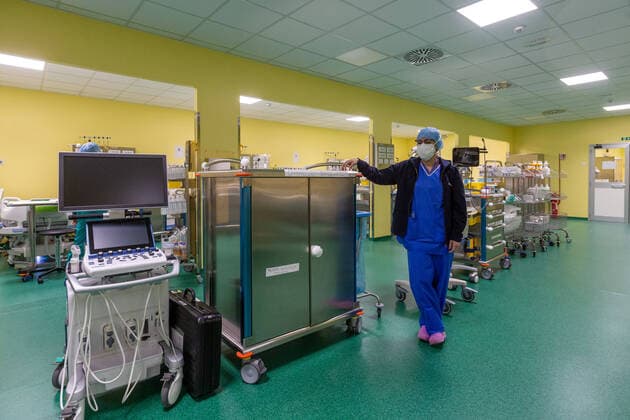 News Bilder des Tages Coronavirus emergency - the second 10-seater intensive care facility opens at the San Raffaele hospital tomorrow, nine days after the first (massimo alberico Fotogramma, Milan - 2020-03-30) p.s. la foto e utilizzabile nel rispetto del contesto in cui e stata scattata, e senza intento diffamatorio del decoro delle persone rappresentate  Copyright: xmassimoxalbericox xFOTOGRAMMAx