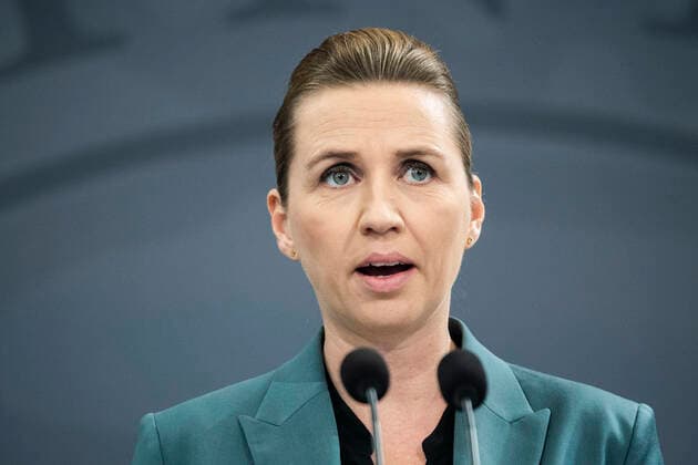Statsminister Mette Frederiksen (S), Sundhedsminister Magnus Heunicke, Soeren Brostroem, Thorkild Fogde og Kaare Moelbak afholder pressemoede om COVID-19 i Danmark, i Spejlsalen i Statsministeriet mandag den 30. marts 2020. , Copyright: MartinxSylvestx spdk20200330-192430-L
