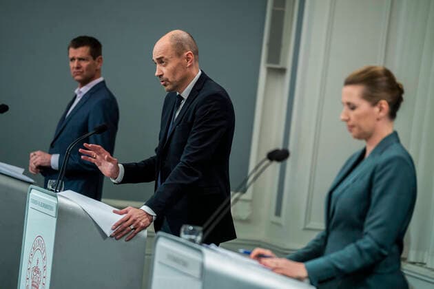 Statsminister Mette Frederiksen (S), Sundhedsminister Magnus Heunicke, Soeren Brostroem, Thorkild Fogde og Kaare Moelbak afholder pressemoede om COVID-19 i Danmark, i Spejlsalen i Statsministeriet mandag den 30. marts 2020. , Copyright: MartinxSylvestx spdk20200330-192730-L