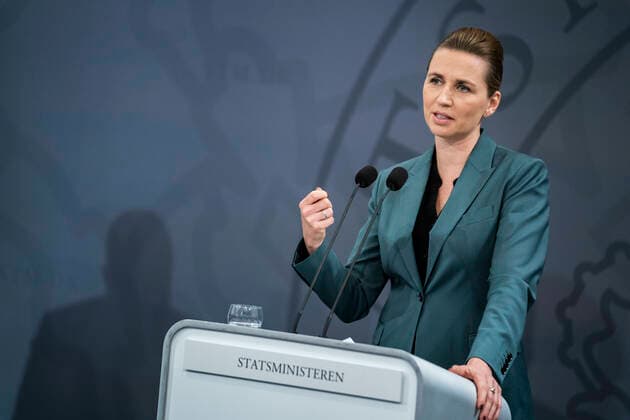 Statsminister Mette Frederiksen (S), Sundhedsminister Magnus Heunicke, Soeren Brostroem, Thorkild Fogde og Kaare Moelbak afholder pressemoede om COVID-19 i Danmark, i Spejlsalen i Statsministeriet mandag den 30. marts 2020. , Copyright: MartinxSylvestx spdk20200330-192812-L
