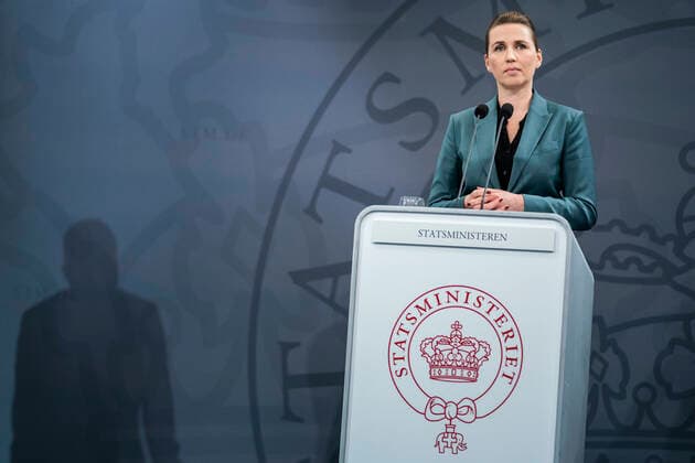 Statsminister Mette Frederiksen (S), Sundhedsminister Magnus Heunicke, Soeren Brostroem, Thorkild Fogde og Kaare Moelbak afholder pressemoede om COVID-19 i Danmark, i Spejlsalen i Statsministeriet mandag den 30. marts 2020. , Copyright: MartinxSylvestx spdk20200330-192818-L