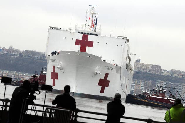 March 30, 2020, New York City, New York, US: The one-thousand-bed USNS COMFORT naval hospital ship arrived in New York City on 30 March 2020, in support of the COVID-19 fight, to relive pressure on the medical system of the city. The floating hospital will treat non coronavirus patients. New York City US - ZUMAl135 20200330_zap_l135_003 Copyright: xG.xRonaldxLopezx