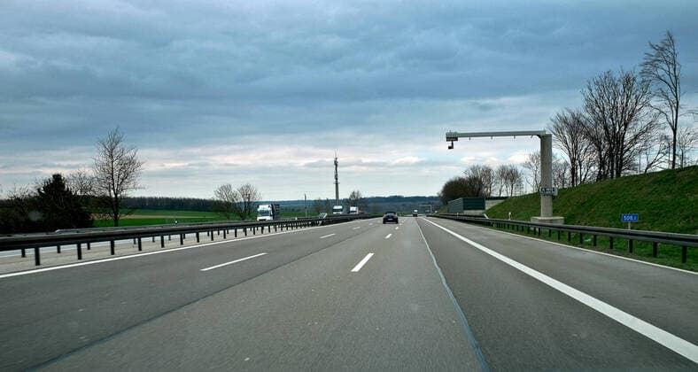 30.03.2020, DEU Der einzige Vorteil der Corona Pandemie : Leere Autobahnen. Die Autobahn A 9 zwischen Muenchen und Frankfurt