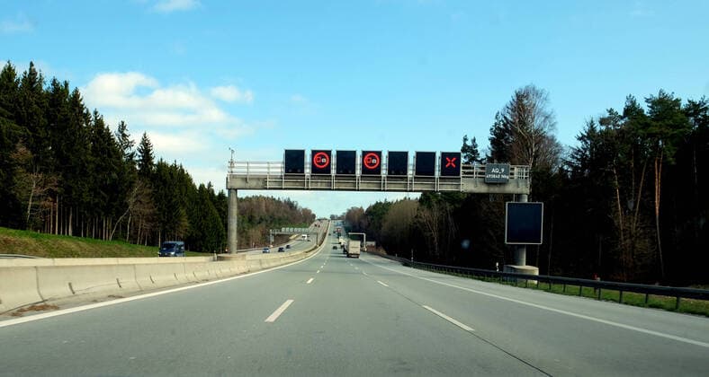 30.03.2020, DEU Der einzige Vorteil der Corona Pandemie : Leere Autobahnen. Die Autobahn A 9 zwischen Muenchen und Frankfurt