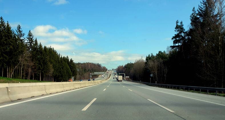 30.03.2020, DEU Der einzige Vorteil der Corona Pandemie : Leere Autobahnen. Die Autobahn A 9 zwischen Muenchen und Frankfurt