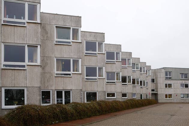 30.03.2020, xtgx, Auswirkungen des Corona Virus in Wolfsburg, Hanns Lilje Heim der Diakonie in Wolfsburg. Nachdem in dem Pflegeheim, in dem ueberwiegend Demenzkranke Senioren untergebracht sind, zahlreiche Patienten durch das Corona Virus verstorben waren, hat ein Anwalt die Diakonie wegen fahrlaessiger Toetung angezeigt. Wolfsburg