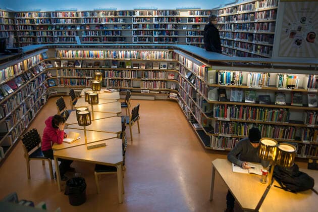 Architektur von Alvar Aalto Rovaniemi library designed by architect Alvar Aalto. The principle of free design is one of Aalto s trademarks and the predominant theme of his library design is social equality. Aalto designed his libraries as low-lying, people-sized buildings with unadorned entrances. The ancient amphitheatre theme of the Rovaniemi Library is metaphorically transformed into a fanlike open book. In the libraries designed by Aalto the lending department is divided into two levels. The reading bays offer peaceful places for study with natural light from the skylights. The common service desk in located on the upper level. From the outside, the skylights resemble blocks of ice. Inside they join the lowered ceiling with an elegant arch that reflects the natural light. The indirect light is gentle and does not produce shadows. The name of the library: Rovanie Copyright: xSergixReboredox REB-027-DI0265
