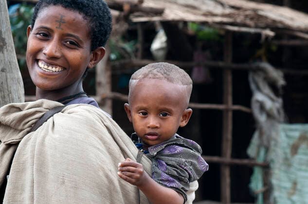 Hawzen town, Eastern Tigray, Ethiopia. Ethiopian mothers carry their children all day in this kind of baby carrier. Sometimes the simplest things turn out to be the most sophisticated. So I think after seeing how the Mursi women take their babies. These Africans, like many other women in the world, carry their children constantly in their arms, tied to their body with a cloth as a baby carrier. In this way babies are part of the daily life of their mothers, in each and every one of the daily activities. Mauritius Copyright: xSergixReboredox REB-075-CL0895