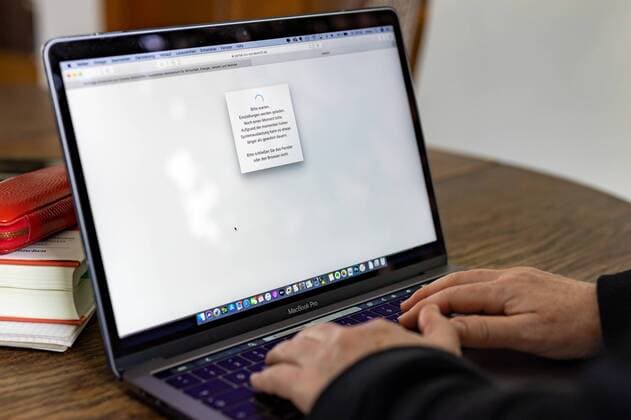 Frankfurt am Main, HomeOffice, 31.03.2020, Corona-Soforthilfe-Antrag Online stellen, Bild: Seit dem 30.03.2020 kann man Online einen Corona-Soforthilfe-Antrag im Rahmen des Sofortprogramms des Landes Hessen im Internet stellen, durch eine hohe Nachfrage ist das System zeitweise überlastet Frankfurt am Main HomeOffice Hessen Deutschland
