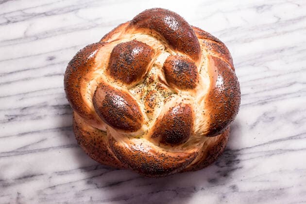 Braided Round Challah Bread Loaf with Poppy Seeds San Diego, CA, United States CR_JIKO200326-327898-01