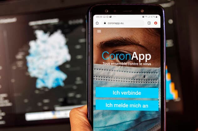 News Bilder des Tages Freiwilige Corona-App app.coronapp.eu mit Robert Koch Institut Website im Hintergrund