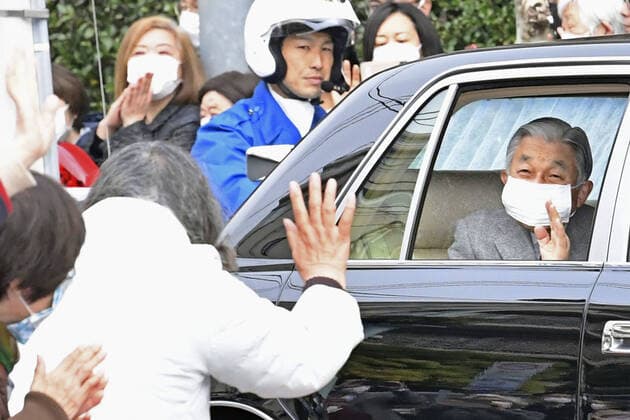 Bilder des Jahres 2020, Entertainment 03 März Entertainment Themen der Woche KW14 News Themen der Woche KW13 News Bilder des Tages Former Japan emperor s move into temporary home Former Japanese Emperor Akihito arrives at a temporary home in Tokyo on March 31, 2020. (Pool photo) 