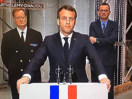 Prise de vue television du discours du president francais Emmanuel Macron sur le lieu d une usine de production de masques Television shooting of the speech of the French president Emmanuel Macron on the site of a mask production plant. NEWS : Discours du president Macron - Angers - 31 03 2020 PANORAMIC EL 