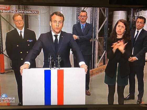 Prise de vue television du discours du president francais Emmanuel Macron sur le lieu d une usine de production de masques Television shooting of the speech of the French president Emmanuel Macron on the site of a mask production plant. NEWS : Discours du president Macron - Angers - 31 03 2020 PANORAMIC EL 