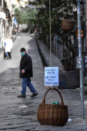 A solidarity basket with a note reading Who can may put, who cannot may take is displayed in one of the deserted streets in the historic center of Naples, southern Italy.After a government decree declaring all of Italy a protected area to combat covid -19 coronavirus infection.  Copyright: xSalvatorexLaportax xIPAx xKontrolabx