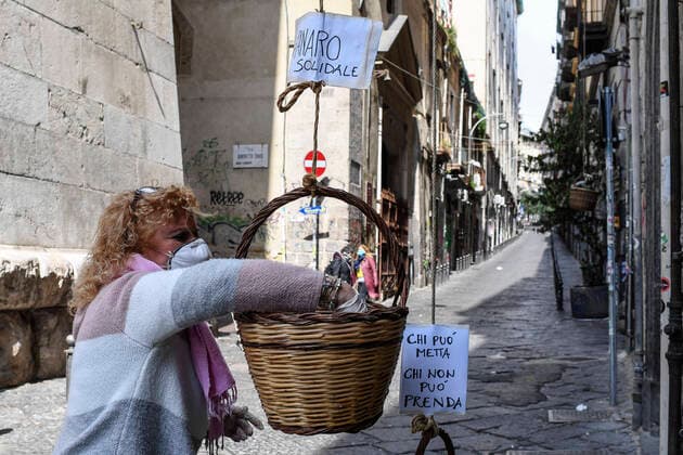 A solidarity basket with a note reading Who can may put, who cannot may take is displayed in one of the deserted streets in the historic center of Naples, southern Italy.After a government decree declaring all of Italy a protected area to combat covid -19 coronavirus infection.  Copyright: xSalvatorexLaportax xIPAx xKontrolabx