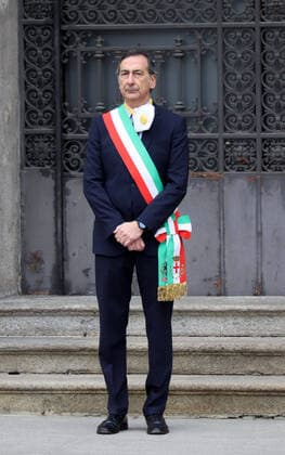 foto ipp giorgio rossi- Milano 31 03 2020- emergenza coronavirus - palazzo marino sede comune di Milano - un minuto di silenzio con le bandiere a mezz asta asta con sindaco Giuseppe Sala emergenza coronavirus - palazzo  0