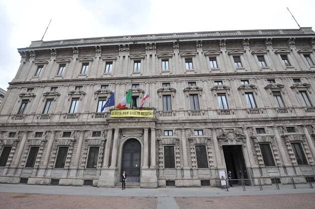 foto ipp giorgio rossi- Milano 31 03 2020- emergenza coronavirus - palazzo marino sede comune di Milano - un minuto di silenzio con le bandiere a mezz asta asta con sindaco Giuseppe Sala emergenza coronavirus - palazzo  0