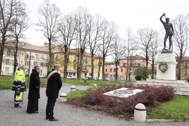 Commemoration and minute of silence for the victims of Covid 19, Coronavirus in Codogno with the mayor Francesco Passerini, the parish priest Mons. Iginio Passerini and civil protection with the banner. (Laura Gozzini Fotogramma, CODOGNO - 2020-03-31) p.s. la foto e utilizzabile nel rispetto del contesto in cui e stata scattata, e senza intento diffamatorio del decoro delle persone rappresentate  Copyright: xLauraxGozzinix xFOTOGRAMMAx