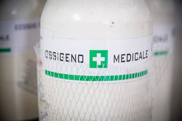 Milan - Oxygen cylinders for the treatment of Covid-19 patients (Marco Passaro Fotogramma, Milan - 2020-03-31) p.s. la foto e utilizzabile nel rispetto del contesto in cui e stata scattata, e senza intento diffamatorio del decoro delle persone rappresentate  Copyright: xMarcoxPassarox xFOTOGRAMMAx