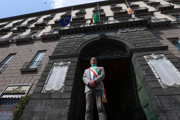 Naples 30-03-2020 Coronavirus emergency (COVID-19) Palazzo San Giacomo seat of the municipality of Naples, minute of silence for the Coronavirus victims in the photo the Mayor Luigi De Magistris and flags at half mast (Newfotosud Alessandro Garofalo) (napolipress Fotogramma, Naples - 2020-03-31) p.s. la foto e utilizzabile nel rispetto del contesto in cui e stata scattata, e senza intento diffamatorio del decoro delle persone rappresentate  Copyright: xnapolipressx xFOTOGRAMMAx
