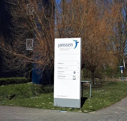 31-03-2020 Exterior of Janssen Biologics B.V. initiate. Janssen Biologics B.V. makes, acquires and markets unique biopharmaceutical drugs. To prevent a potential pandemic, Johnson & Johnson initiated a project to develop a preventive coronavirus vaccine, Covid19, to potentially protect people from the disease. In doing so, they build on their leadership position in the development of monoclonal antibodies. Antibodies are substances that the body produces in response to bacteria, viruses or other foreign substances. Janssen Biologics innovative products focus on three main disease categories: cardiovascular and immunological disorders and cancer.  Copyright: xPPEx