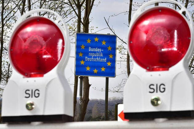 Die Deutsch-Französische Grenze in Saarbrücken ist am Dienstag (31.3.2020) wegen der Corona-Einsätze gesperrt und mit Barken verschlossen. In Frankreich gilt eine Ausgangssperre und in Deutschland Ausgangsbeschränkungen.