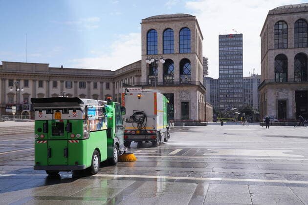 Coronavirus emergency - sanitization of Piazza Duomo (duilio Piaggesi Fotogramma, Milan - 2020-03-31) p.s. la foto e utilizzabile nel rispetto del contesto in cui e stata scattata, e senza intento diffamatorio del decoro delle persone rappresentate  Copyright: xduilioxPiaggesix xFOTOGRAMMAx