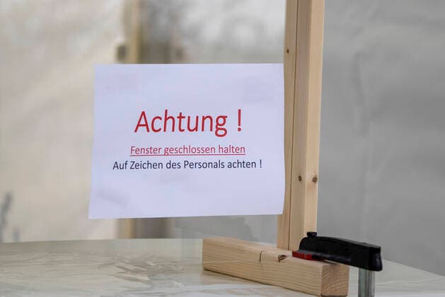 Wuerzburg, VCC, 31.03.2020, Corona-Teststrecken als Drive In in Betrieb Bild: Copyright: HMBxMediax xHeikoxBecker