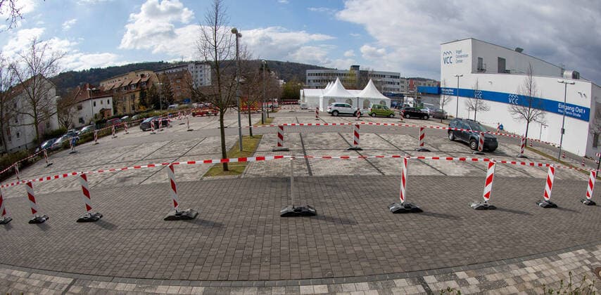 Wuerzburg, VCC, 31.03.2020, Corona-Teststrecken als Drive In in Betrieb Bild: Die neue Corona - Drive In Teststrecke ist in Betrieb Copyright: HMBxMediax xHeikoxBecker