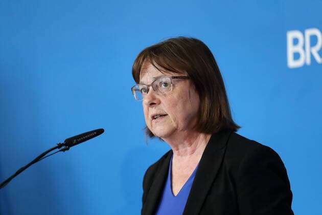 Gesundheitsministerin Ursula Nonnemacher (Bündnis 90 Die Grünen) spricht während einer Pressekonferenz zur Verlängerung der Ausgangsbeschränkungen wegen des Coronavirus, Staatskanzlei, Potsdam, 31. März 2020. Brandenburg PK Coronavirus