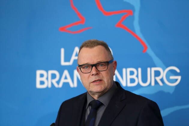Innenminister Michael Stübgen (CDU) spricht während einer Pressekonferenz zur Verlängerung der Ausgangsbeschränkungen wegen des Coronavirus, Staatskanzlei, Potsdam, 31. März 2020. Brandenburg PK Coronavirus