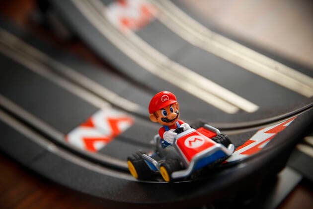 Mario Kart illustration circuit electrique NEWS : Activite des enfants pendant le confinement - France - 31 03 2020 GwendolineLeGoff Panoramic 