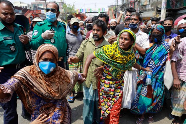 March 31, 2020, Dhaka, Bangladesh: People rushing cars to get financial aid during the nationwide lockdown imposed as a measure to prevent the spread of COVID-19, in Dhaka, Bangladesh, March 31, 2020. A nationwide lockdown is going on all over the country to curb the spread of the novel COVID-19 in the wake of five deaths and at least 51 infections. Dhaka Bangladesh - ZUMAd117 20200331_zap_d117_003 Copyright: xSuvraxKantixDasx
