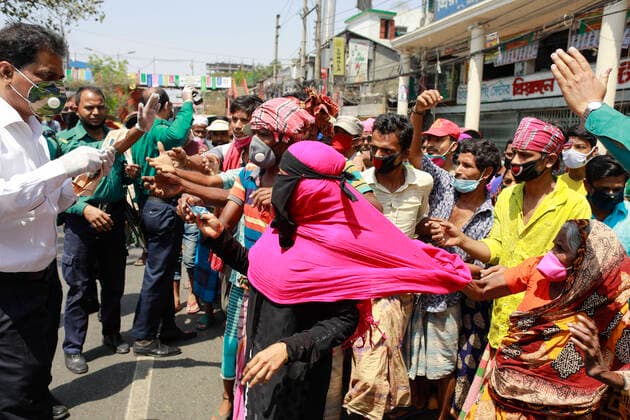 March 31, 2020, Dhaka, Bangladesh: People rushing cars to get financial aid during the nationwide lockdown imposed as a measure to prevent the spread of COVID-19, in Dhaka, Bangladesh, March 31, 2020. A nationwide lockdown is going on all over the country to curb the spread of the novel COVID-19 in the wake of five deaths and at least 51 infections. Dhaka Bangladesh - ZUMAd117 20200331_zap_d117_004 Copyright: xSuvraxKantixDasx