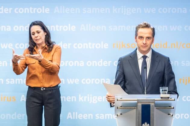 DEN HAAG, 26-03-2020, Press conference about the coronavirus in The Netherlands and the measures after 6 April. Minister President minister Algemene Zaken Mark Rutte and Viceminister President en Minister van Volksgezondheid, Welzijn en Sport Hugo de Jonge. Translator Irma Sluis. Press conference about the coronavirus  x7669263x Copyright: