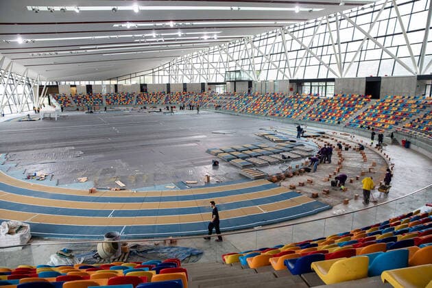News Bilder des Tages March 31, 2020, Barcelona, BARCELONA, SPAIN: The UME (Military Emergency Unit) helping on the Catalonia indoor athletics track that will become as a field hospital for 300 patients of coronavirus, to avoid the collapse of the Hospital Parc Tauli. In Sabadell, Barcelona, Spain, March 31 on 2020. Barcelona SPAIN - ZUMAa181 20200331_zaa_a181_004 Copyright: xXavixBonillax