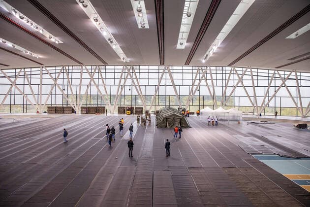 March 31, 2020, Barcelona, BARCELONA, SPAIN: The UME (Military Emergency Unit) helping on the Catalonia indoor athletics track that will become as a field hospital for 300 patients of coronavirus, to avoid the collapse of the Hospital Parc Tauli. In Sabadell, Barcelona, Spain, March 31 on 2020. Barcelona SPAIN - ZUMAa181 20200331_zaa_a181_006 Copyright: xXavixBonillax