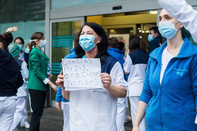 March 31, 2020, Madrid, MADRID, SPAIN: Sanitary workers, from the Fundacion Jimenez Diaz Hospital, deliver cloth masks to the Local Police in Madrid to protect themselves these days during thetennth day after the Government declared the state of alarm in Spain and recommended people to stay at home to fight coronavirus COVID-19 on March 31, 2020 in Madrid, Spain Madrid SPAIN - ZUMAa181 20200331_zaa_a181_024 Copyright: xJoaquinxCorcherox