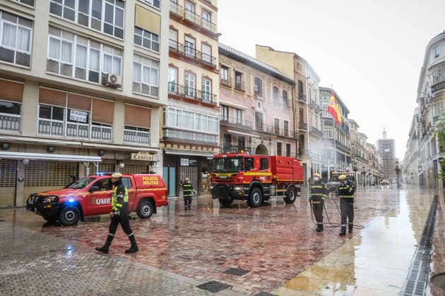 March 31, 2020: March 31, 2020 (Malaga) The Military Emergency Unit has begun disinfecting tasks in the historic center of the capital of Malaga due to the state of Alarm by the coronavirus. - ZUMAc161 20200331_zap_c161_020 Copyright: xLorenzoxCarnerox
