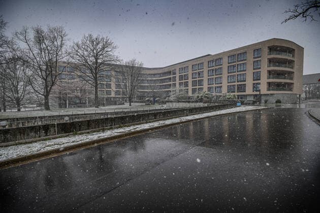 30.03.20 , Klinikum Wolfsburg wegen vieler Corona Fälle komplett für neue Patienten und Besucher geschlossen, Alle Patienten und Ärzte und Pflege-Personal werden getestet