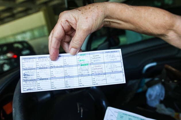 SOROCABA, SP - 31.03.2020: VACINAÇÃO DRIVE THRU EM SOROCABA SP - A huge line of cars was formed outside the Walter Ribeiro Municipal Stadium (CIC) in Sorocaba (SP) for vaccination of elderly people with reduced mobility in the drive thru system this Tuesday (31). The system was adopted to streamline the password distribution process and avoid crowds because of COVID-19, but the demand was very high. About 12 thousand vaccines are planned for this system in the coming days in the city. The elderly photo shows a vaccination card. x1900335x  CaduxRolim