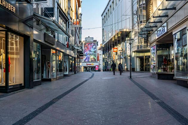 Menschenleere Innenstadt, Fussgängerzone, Limbecker Strasse, Auswirkungen der Coronakrise in Deutschland, Essen,