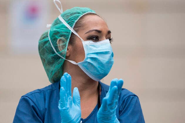 March 31, 2020, Granada, Spain: A member of the health staff of the San Cecilio clinical hospital returning the applause..Since the start of the coronavirus outbreak and the state of alarm decreed by the Spanish government, people at 8pm as a tribute applaud the health personnel who return the applause from the different hospitals together with the police and members of civil protection. Granada Spain - ZUMAs197 20200331_zaa_s197_096 Copyright: xCarlosxGilx
