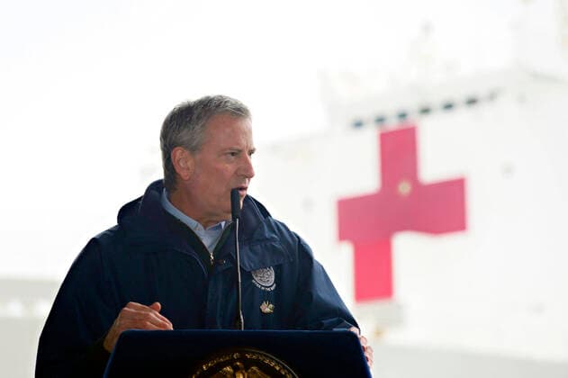 March 31, 2020, New York, NY, United States of America: New York City Mayor Bill De Blasio holds a press conference on Pier 90 after the arrival of the U.S. Navy Military Sealift Command hospital ship USNS Comfort March 31, 2020 in New York City, New York. The Comfort is deploying to the city in support of the nationÃ¢â‚¬â ¢s COVID-19 response efforts. New York United States of America - ZUMAp138 20200331_zaa_p138_002 Copyright: xAdelolaxTinubu U.S.xNavyx