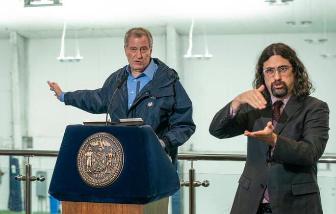 News Bilder des Tages Mayor tours and speaks at USTA Tennis Center NYC mayor Bill de Blasio holds media availability at Billie Jean King National Tennis Center where 350-bed temporary hospital will be built New York New York United States Copyright: LevxRadin